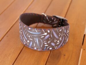 Lederhalsband für Windhunde, 33-37cm, bemalt mit Lederfarbe, Garnfarbe in blau und rot