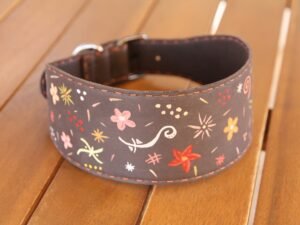 Halsband für große Windhunde aus Leder, 39-43 cm Halsumfang, bemalt mit bunten Symbolen, Garnfarbe in orange und braun